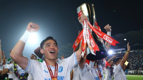  Nguyên Mạnh áp sát kỷ lục của thủ môn Võ Văn Hạnh